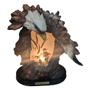 Bald Eagle On Branch 10in x 10in Wide Statue  Working  Lamp Giovanni Collection